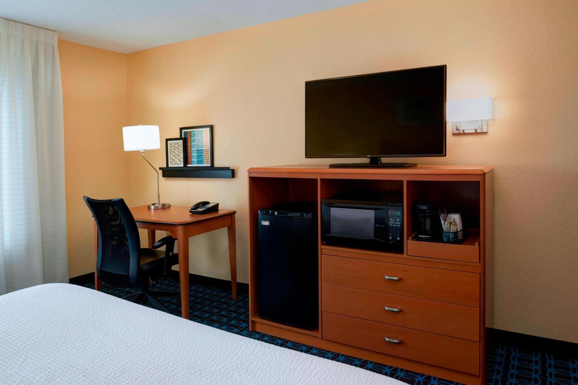 Fairfield Inn By Marriott Richmond New Paris Экстерьер фото