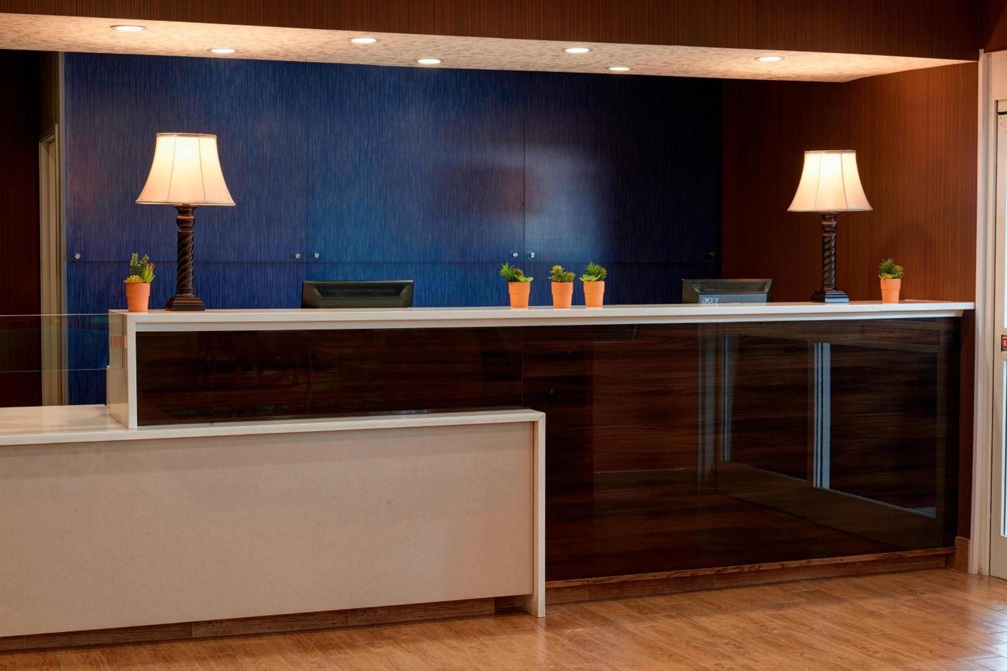 Fairfield Inn By Marriott Richmond New Paris Экстерьер фото