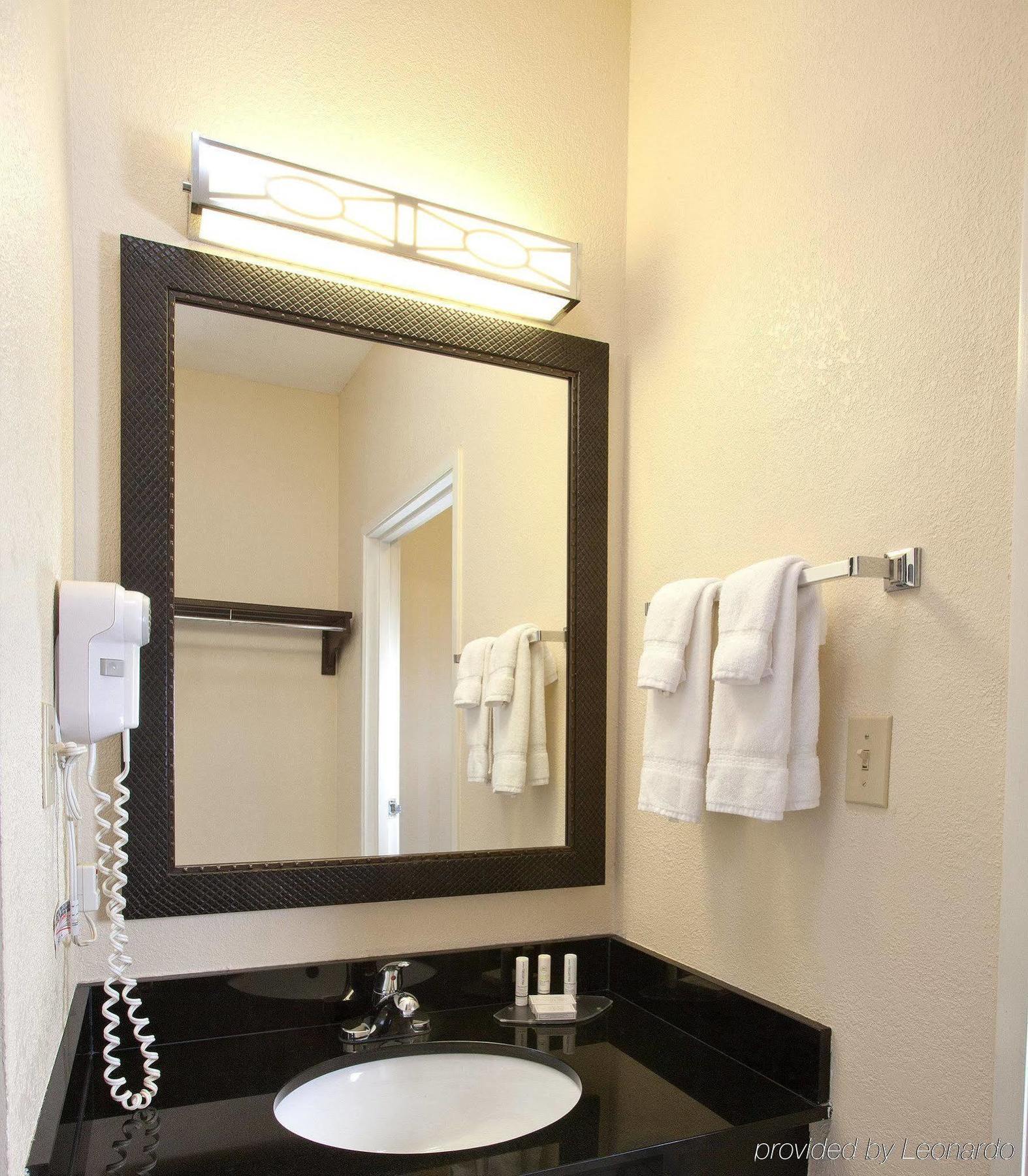Fairfield Inn By Marriott Richmond New Paris Экстерьер фото