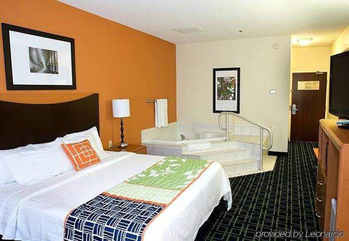 Fairfield Inn By Marriott Richmond New Paris Экстерьер фото
