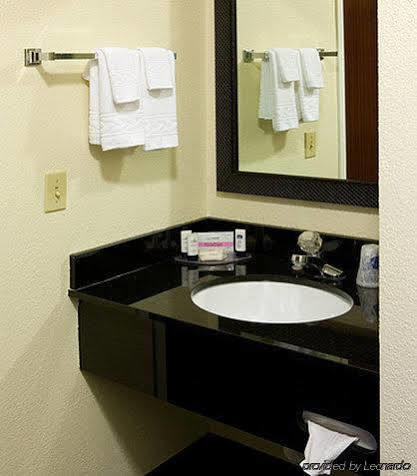 Fairfield Inn By Marriott Richmond New Paris Экстерьер фото